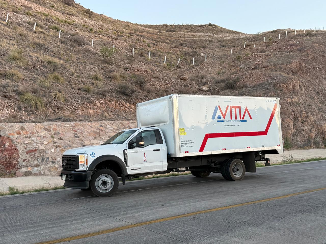 F350, F450 o F550 con caja seca de Grupo TL Avitia